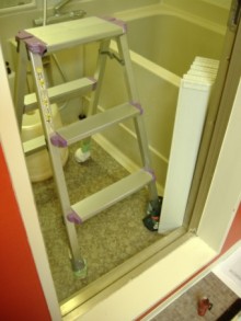 グリーンのアクセントパネルが光るユニットバス